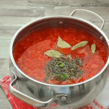 Борщ из квашеной капусты / свинина